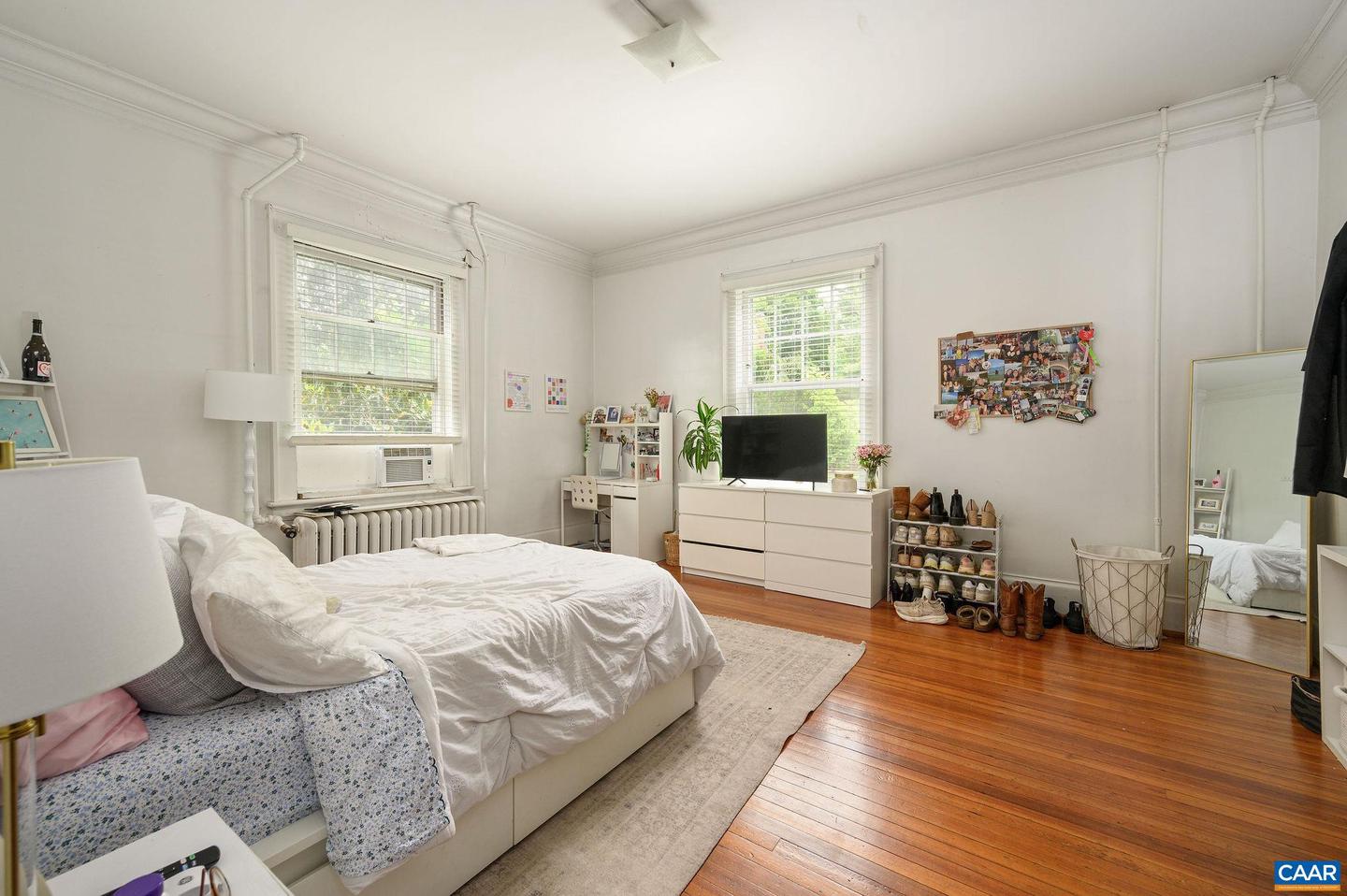 41 UNIVERSITY CIR, CHARLOTTESVILLE, Virginia 22903, 12 Bedrooms Bedrooms, ,6 BathroomsBathrooms,Residential,For sale,41 UNIVERSITY CIR,664290 MLS # 664290