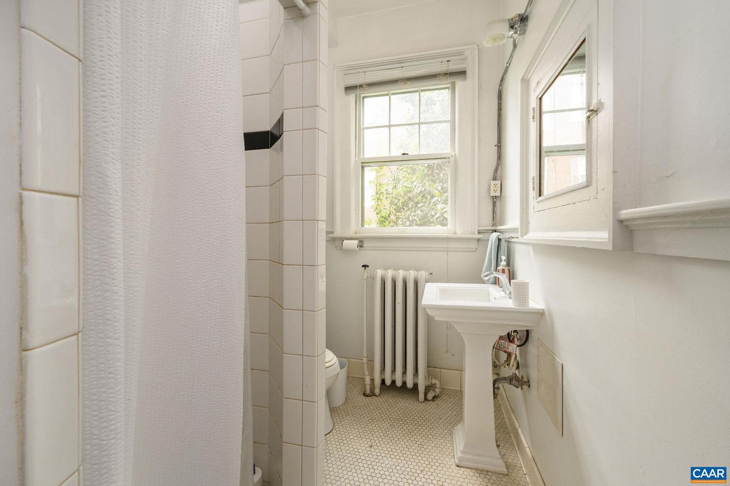41 UNIVERSITY CIR, CHARLOTTESVILLE, Virginia 22903, 12 Bedrooms Bedrooms, ,6 BathroomsBathrooms,Residential,For sale,41 UNIVERSITY CIR,664290 MLS # 664290