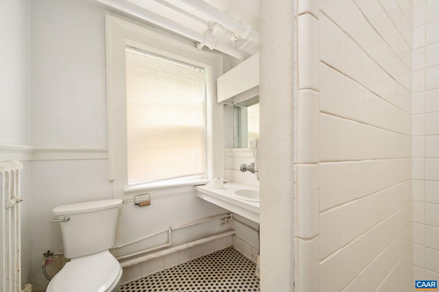 41 UNIVERSITY CIR, CHARLOTTESVILLE, Virginia 22903, 12 Bedrooms Bedrooms, ,6 BathroomsBathrooms,Residential,For sale,41 UNIVERSITY CIR,664290 MLS # 664290