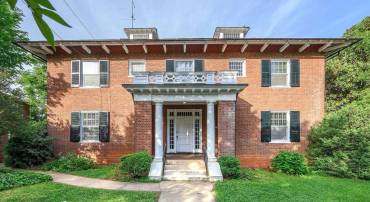 41 UNIVERSITY CIR, CHARLOTTESVILLE, Virginia 22903, 12 Bedrooms Bedrooms, ,6 BathroomsBathrooms,Residential,For sale,41 UNIVERSITY CIR,664290 MLS # 664290