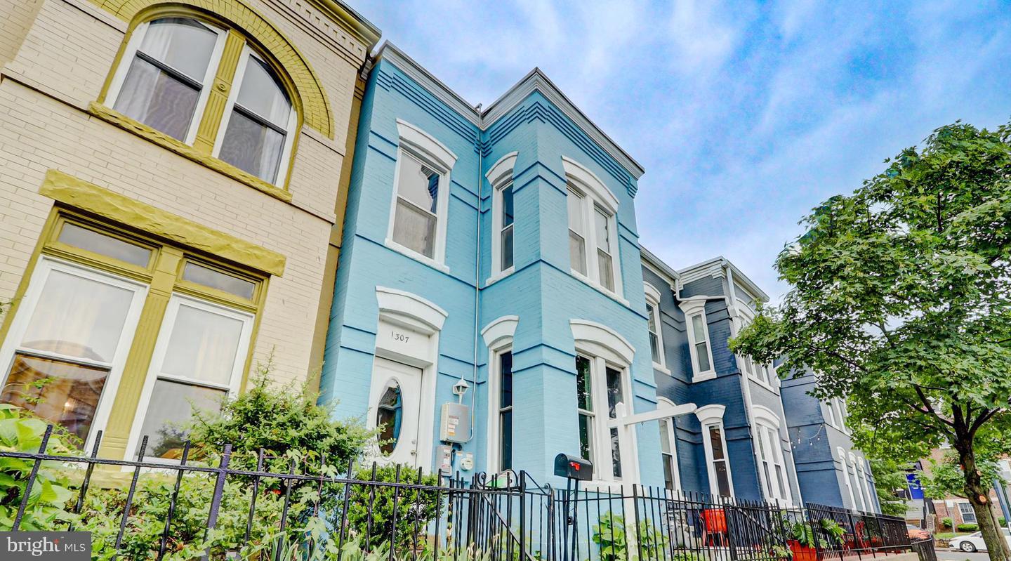 1307 EMERALD ST NE, WASHINGTON, District Of Columbia 20002, 3 Bedrooms Bedrooms, ,1 BathroomBathrooms,Residential,For sale,1307 EMERALD ST NE,DCDC2199908 MLS # DCDC2199908