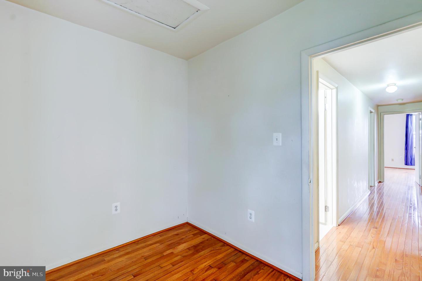 1307 EMERALD ST NE, WASHINGTON, District Of Columbia 20002, 3 Bedrooms Bedrooms, ,1 BathroomBathrooms,Residential,For sale,1307 EMERALD ST NE,DCDC2199908 MLS # DCDC2199908
