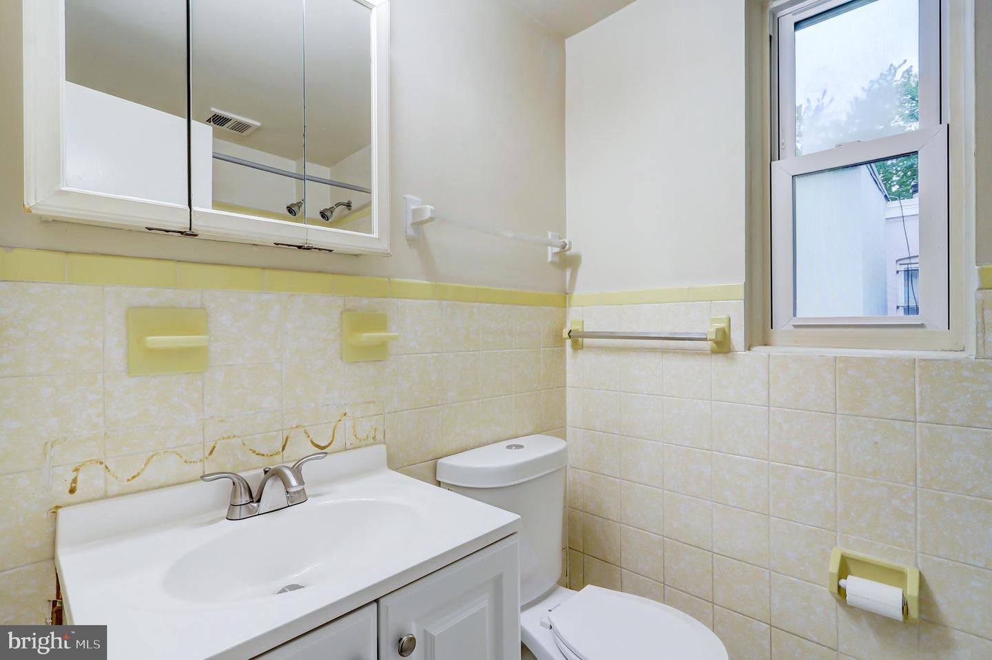 1307 EMERALD ST NE, WASHINGTON, District Of Columbia 20002, 3 Bedrooms Bedrooms, ,1 BathroomBathrooms,Residential,For sale,1307 EMERALD ST NE,DCDC2199908 MLS # DCDC2199908