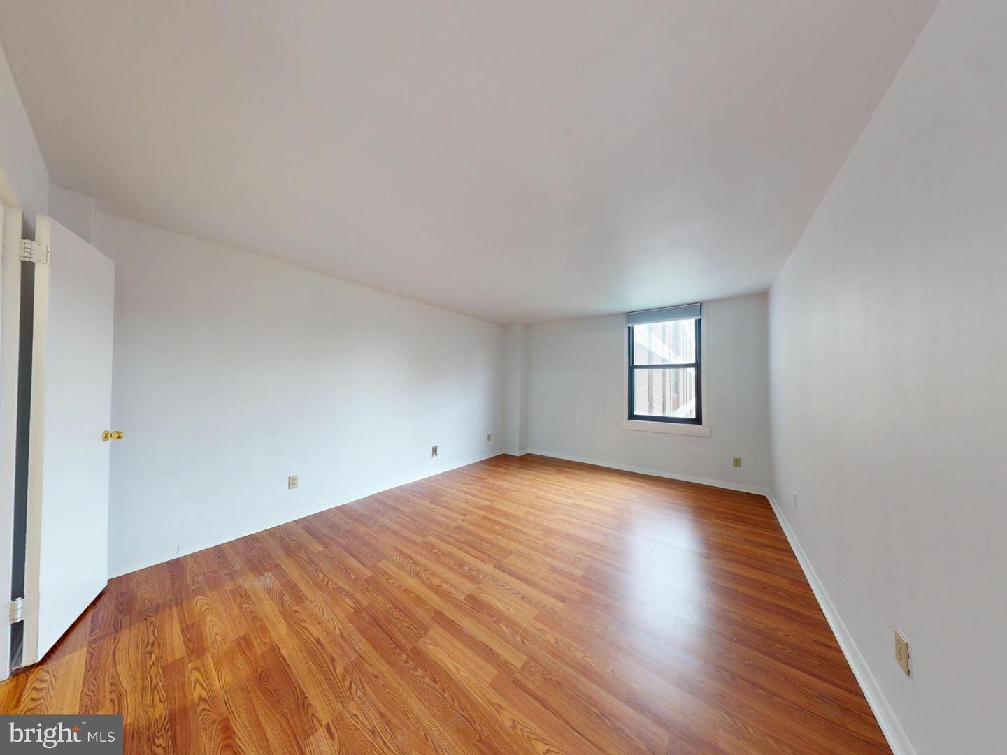 4600 DUKE ST #512, ALEXANDRIA, Virginia 22304, 1 Bedroom Bedrooms, ,1 BathroomBathrooms,Residential,For sale,4600 DUKE ST #512,VAAX2045282 MLS # VAAX2045282