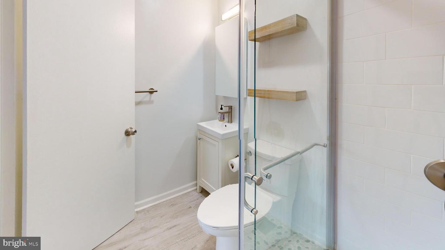 4600 DUKE ST #512, ALEXANDRIA, Virginia 22304, 1 Bedroom Bedrooms, ,1 BathroomBathrooms,Residential,For sale,4600 DUKE ST #512,VAAX2045282 MLS # VAAX2045282
