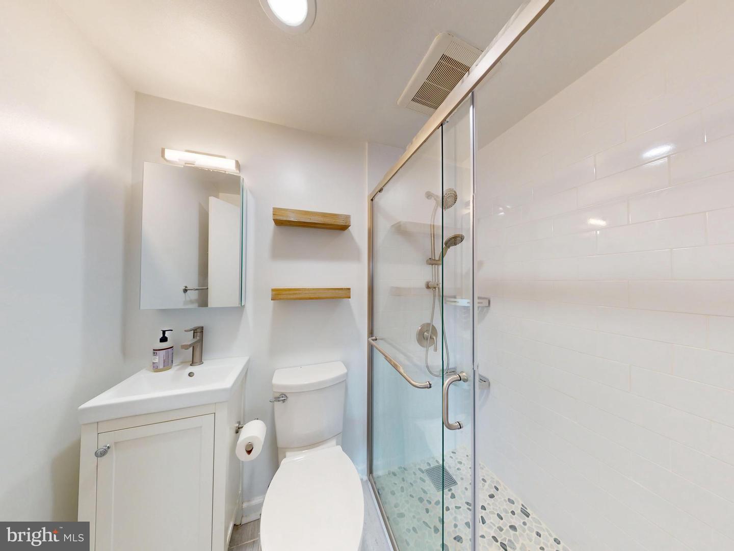 4600 DUKE ST #512, ALEXANDRIA, Virginia 22304, 1 Bedroom Bedrooms, ,1 BathroomBathrooms,Residential,For sale,4600 DUKE ST #512,VAAX2045282 MLS # VAAX2045282