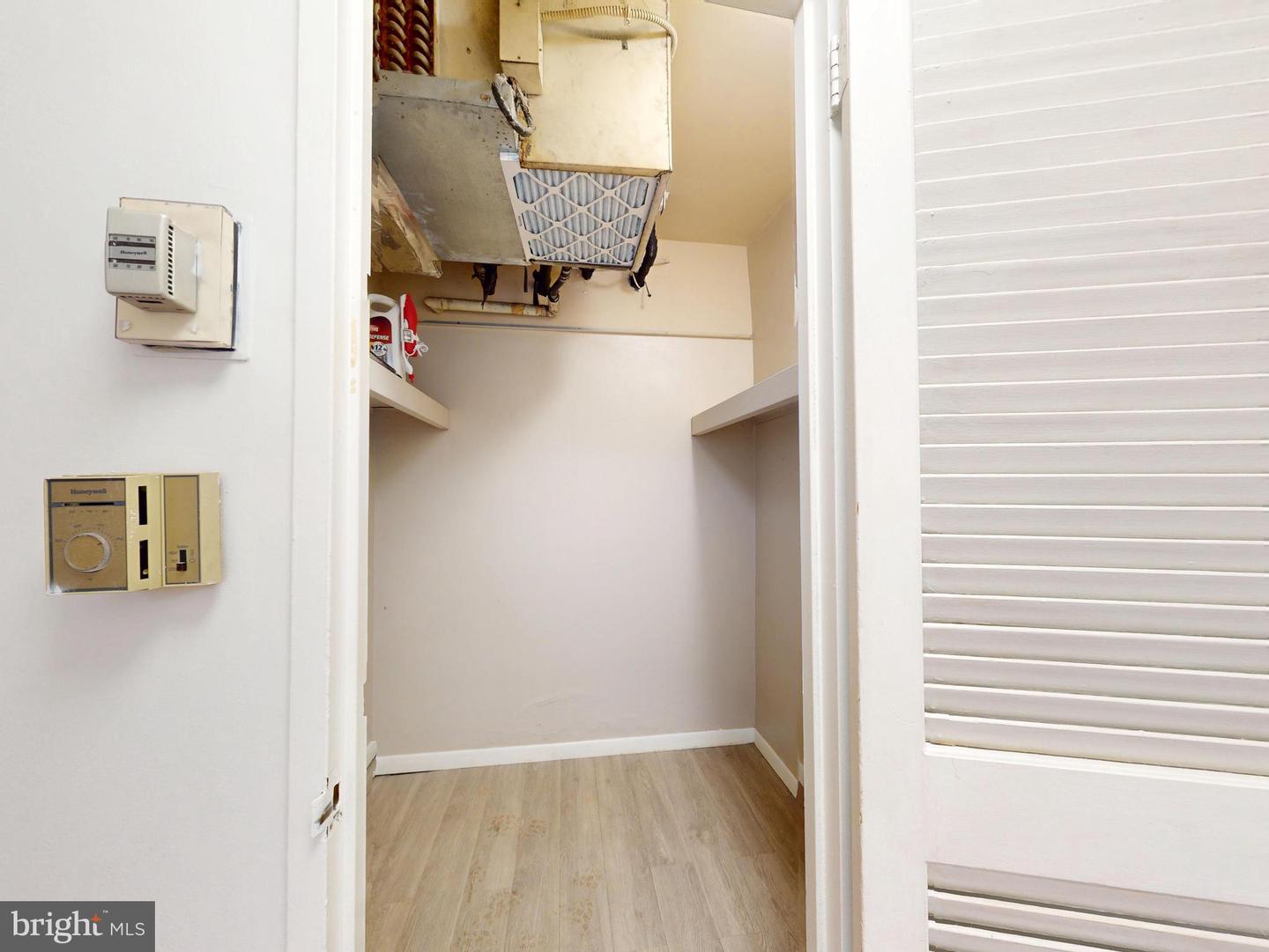 4600 DUKE ST #512, ALEXANDRIA, Virginia 22304, 1 Bedroom Bedrooms, ,1 BathroomBathrooms,Residential,For sale,4600 DUKE ST #512,VAAX2045282 MLS # VAAX2045282