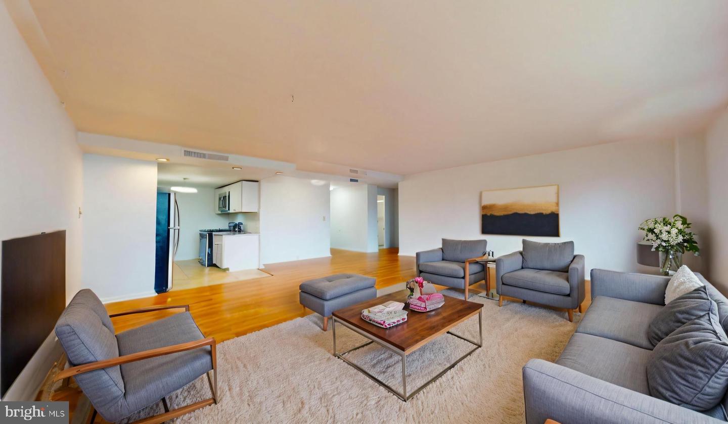 4600 DUKE ST #512, ALEXANDRIA, Virginia 22304, 1 Bedroom Bedrooms, ,1 BathroomBathrooms,Residential,For sale,4600 DUKE ST #512,VAAX2045282 MLS # VAAX2045282