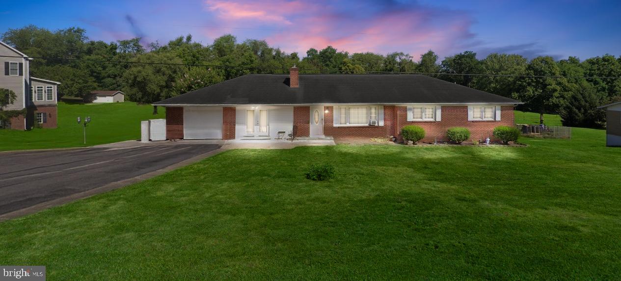 210 JACKSON AVE, NEW MARKET, Virginia 22844, 5 Bedrooms Bedrooms, ,4 BathroomsBathrooms,Residential,For sale,210 JACKSON AVE,VASH2011456 MLS # VASH2011456