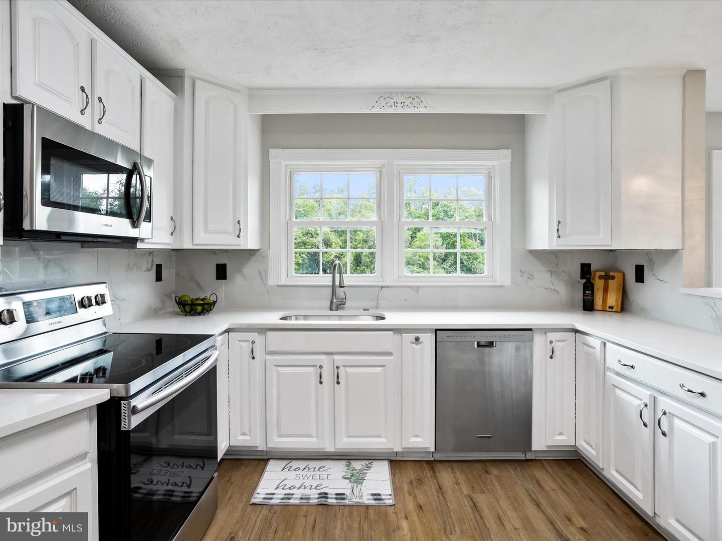210 JACKSON AVE, NEW MARKET, Virginia 22844, 5 Bedrooms Bedrooms, ,4 BathroomsBathrooms,Residential,For sale,210 JACKSON AVE,VASH2011456 MLS # VASH2011456