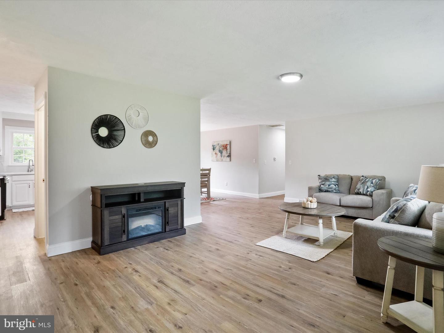 210 JACKSON AVE, NEW MARKET, Virginia 22844, 5 Bedrooms Bedrooms, ,4 BathroomsBathrooms,Residential,For sale,210 JACKSON AVE,VASH2011456 MLS # VASH2011456
