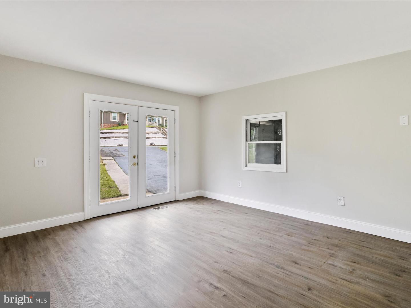 210 JACKSON AVE, NEW MARKET, Virginia 22844, 5 Bedrooms Bedrooms, ,4 BathroomsBathrooms,Residential,For sale,210 JACKSON AVE,VASH2011456 MLS # VASH2011456