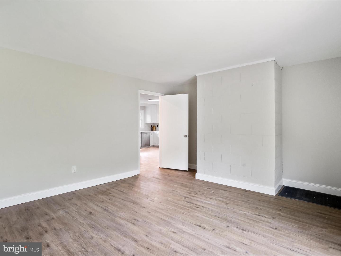 210 JACKSON AVE, NEW MARKET, Virginia 22844, 5 Bedrooms Bedrooms, ,4 BathroomsBathrooms,Residential,For sale,210 JACKSON AVE,VASH2011456 MLS # VASH2011456