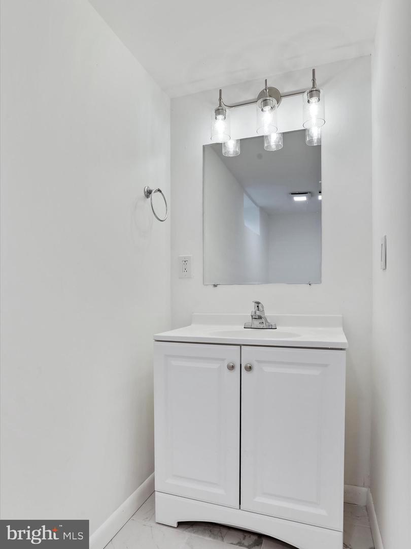 210 JACKSON AVE, NEW MARKET, Virginia 22844, 5 Bedrooms Bedrooms, ,4 BathroomsBathrooms,Residential,For sale,210 JACKSON AVE,VASH2011456 MLS # VASH2011456