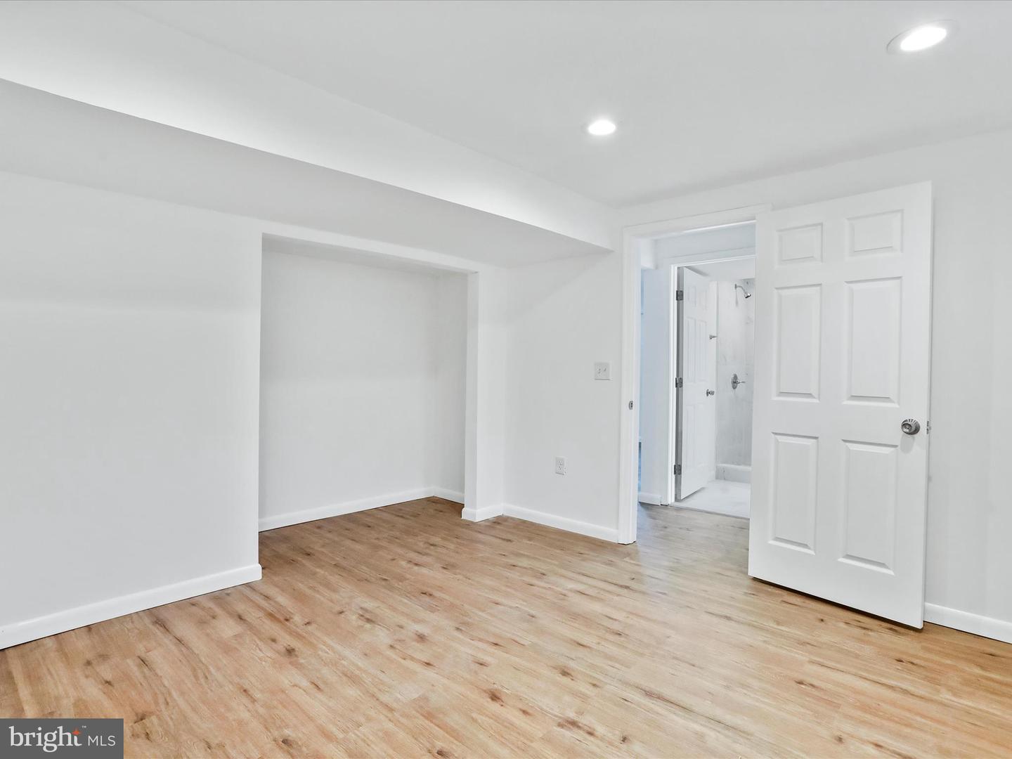210 JACKSON AVE, NEW MARKET, Virginia 22844, 5 Bedrooms Bedrooms, ,4 BathroomsBathrooms,Residential,For sale,210 JACKSON AVE,VASH2011456 MLS # VASH2011456