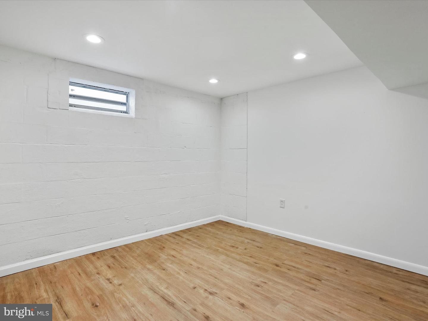 210 JACKSON AVE, NEW MARKET, Virginia 22844, 5 Bedrooms Bedrooms, ,4 BathroomsBathrooms,Residential,For sale,210 JACKSON AVE,VASH2011456 MLS # VASH2011456