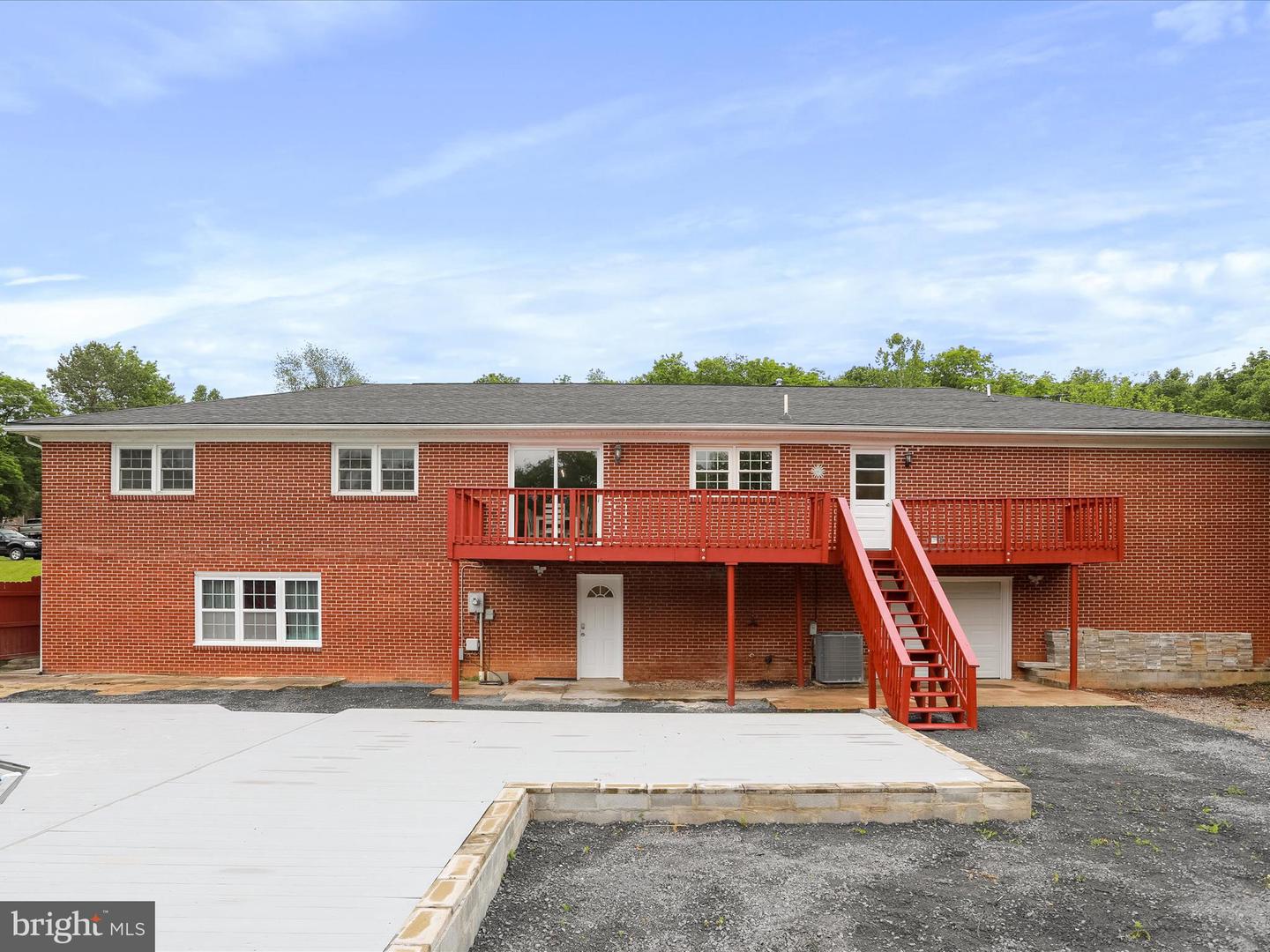 210 JACKSON AVE, NEW MARKET, Virginia 22844, 5 Bedrooms Bedrooms, ,4 BathroomsBathrooms,Residential,For sale,210 JACKSON AVE,VASH2011456 MLS # VASH2011456