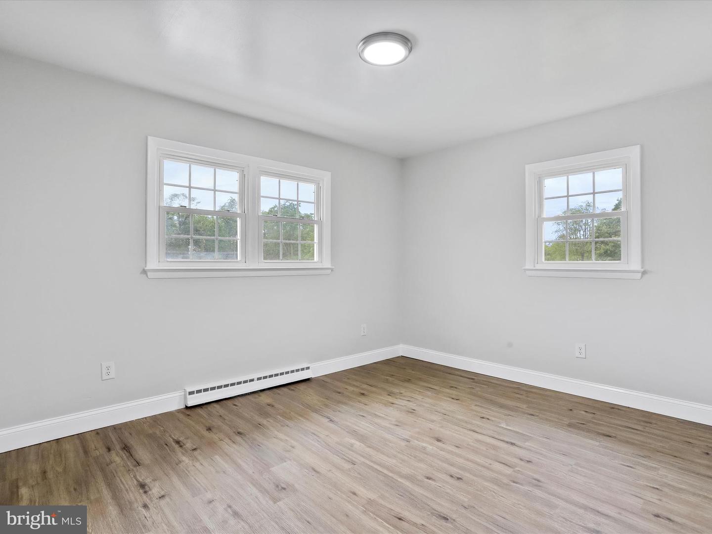 210 JACKSON AVE, NEW MARKET, Virginia 22844, 5 Bedrooms Bedrooms, ,4 BathroomsBathrooms,Residential,For sale,210 JACKSON AVE,VASH2011456 MLS # VASH2011456