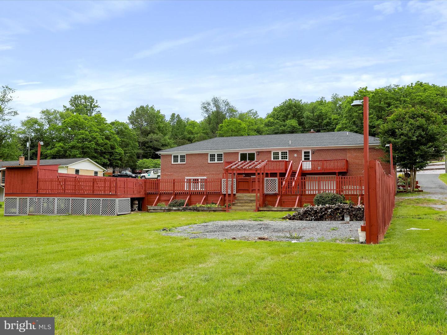 210 JACKSON AVE, NEW MARKET, Virginia 22844, 5 Bedrooms Bedrooms, ,4 BathroomsBathrooms,Residential,For sale,210 JACKSON AVE,VASH2011456 MLS # VASH2011456