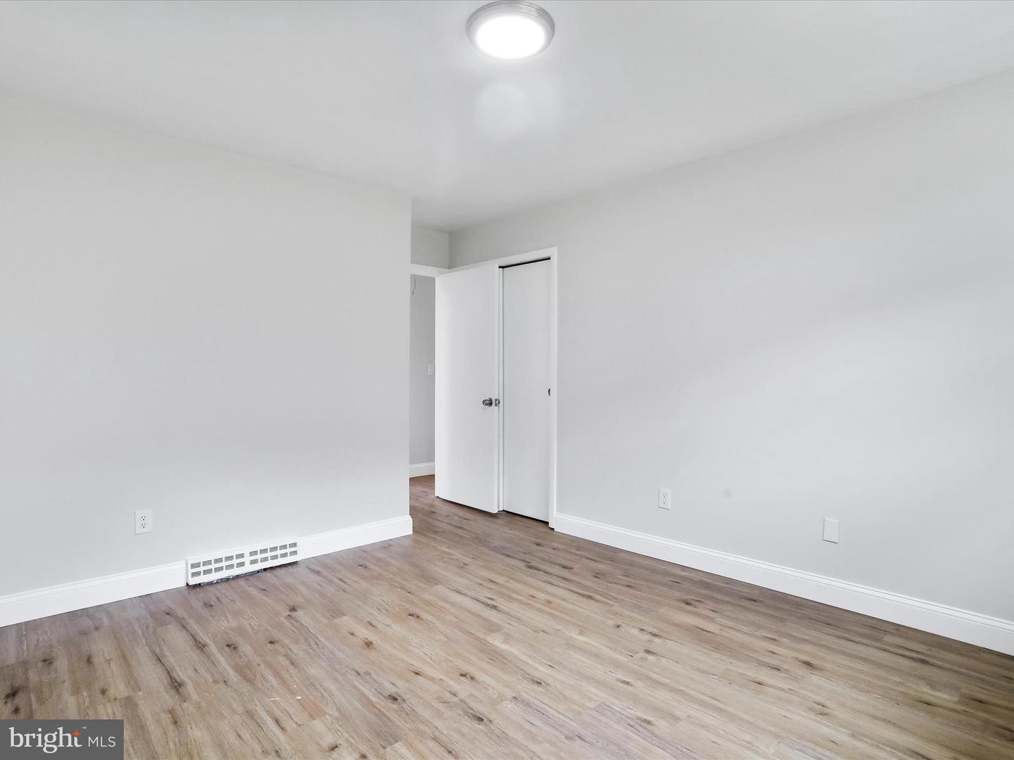 210 JACKSON AVE, NEW MARKET, Virginia 22844, 5 Bedrooms Bedrooms, ,4 BathroomsBathrooms,Residential,For sale,210 JACKSON AVE,VASH2011456 MLS # VASH2011456