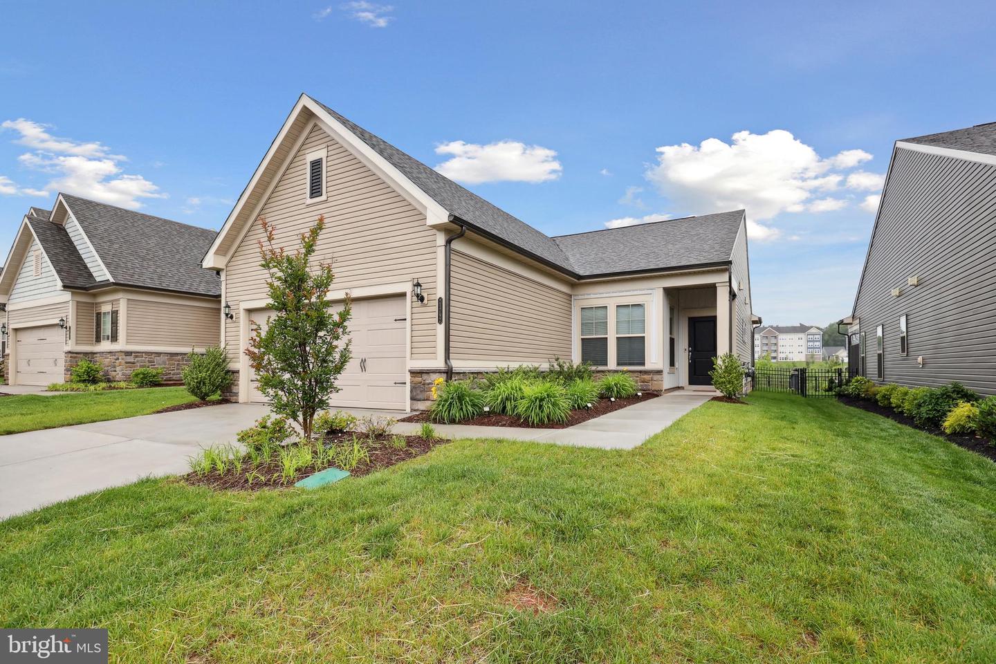 21792 HAWKSBILL HIGH CIR, STERLING, Virginia 20164, 2 Bedrooms Bedrooms, ,2 BathroomsBathrooms,Residential,For sale,21792 HAWKSBILL HIGH CIR,VALO2096502 MLS # VALO2096502