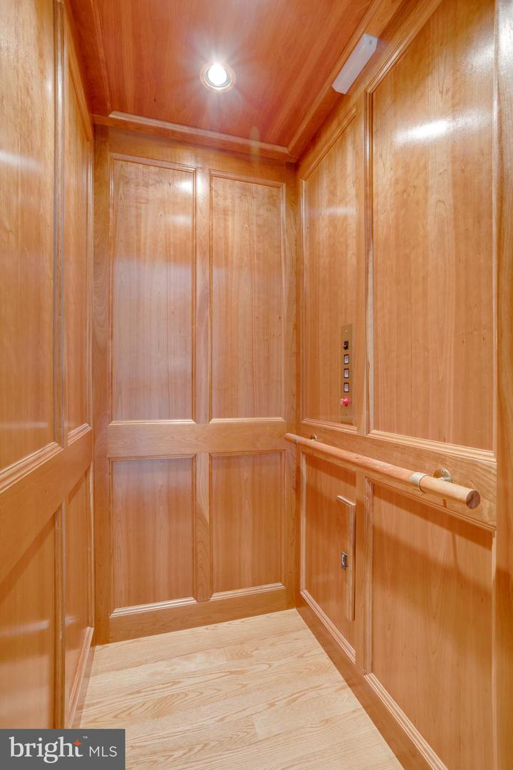 10518 MEADOW BRIDGE LN, FAIRFAX, Virginia 22030, 4 Bedrooms Bedrooms, ,3 BathroomsBathrooms,Residential,For sale,10518 MEADOW BRIDGE LN,VAFC2006324 MLS # VAFC2006324