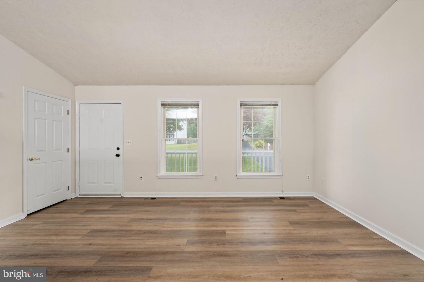 11810 FALCON RIDGE DR, FREDERICKSBURG, Virginia 22407, 3 Bedrooms Bedrooms, 6 Rooms Rooms,2 BathroomsBathrooms,Residential,For sale,11810 FALCON RIDGE DR,VASP2033244 MLS # VASP2033244