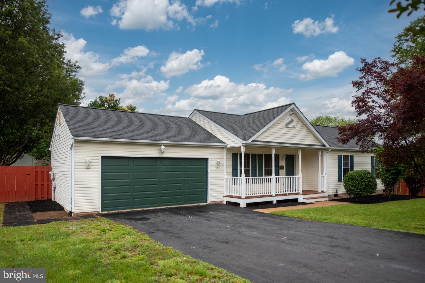 11810 FALCON RIDGE DR, FREDERICKSBURG, Virginia 22407, 3 Bedrooms Bedrooms, 6 Rooms Rooms,2 BathroomsBathrooms,Residential,For sale,11810 FALCON RIDGE DR,VASP2033244 MLS # VASP2033244