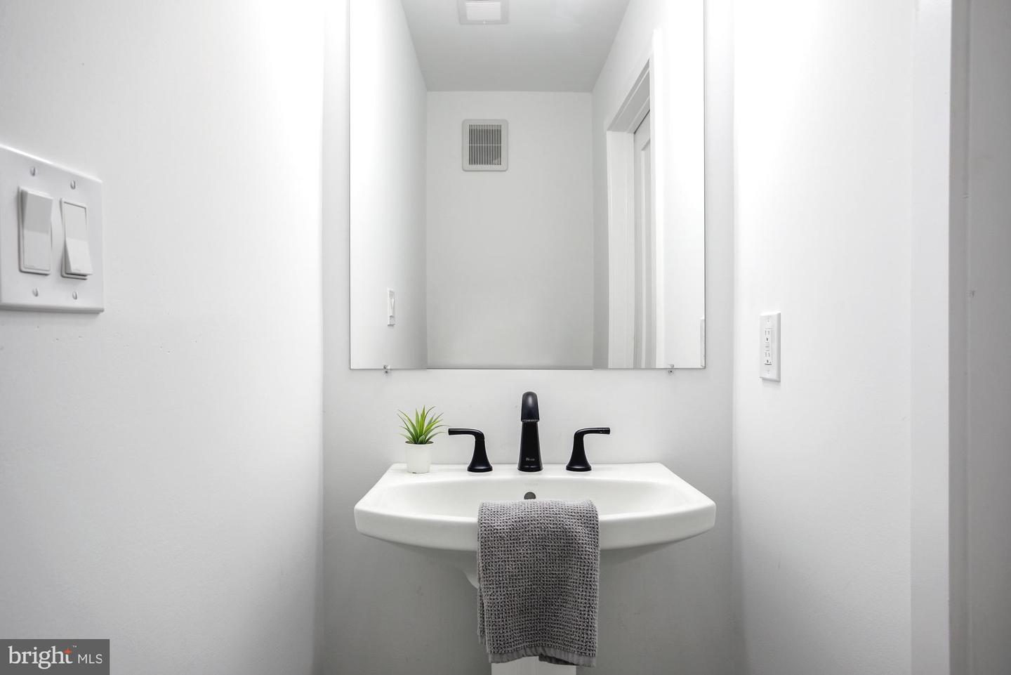 1732 MONTELLO AVE NE #7, WASHINGTON, District Of Columbia 20002, 2 Bedrooms Bedrooms, ,2 BathroomsBathrooms,Residential,For sale,1732 MONTELLO AVE NE #7,DCDC2201564 MLS # DCDC2201564