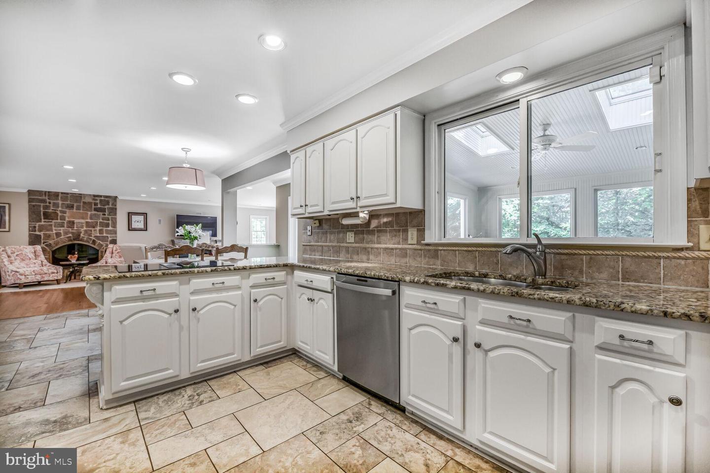 981 OLD HOLLY DR, GREAT FALLS, Virginia 22066, 5 Bedrooms Bedrooms, ,3 BathroomsBathrooms,Residential,For sale,981 OLD HOLLY DR,VAFX2242086 MLS # VAFX2242086
