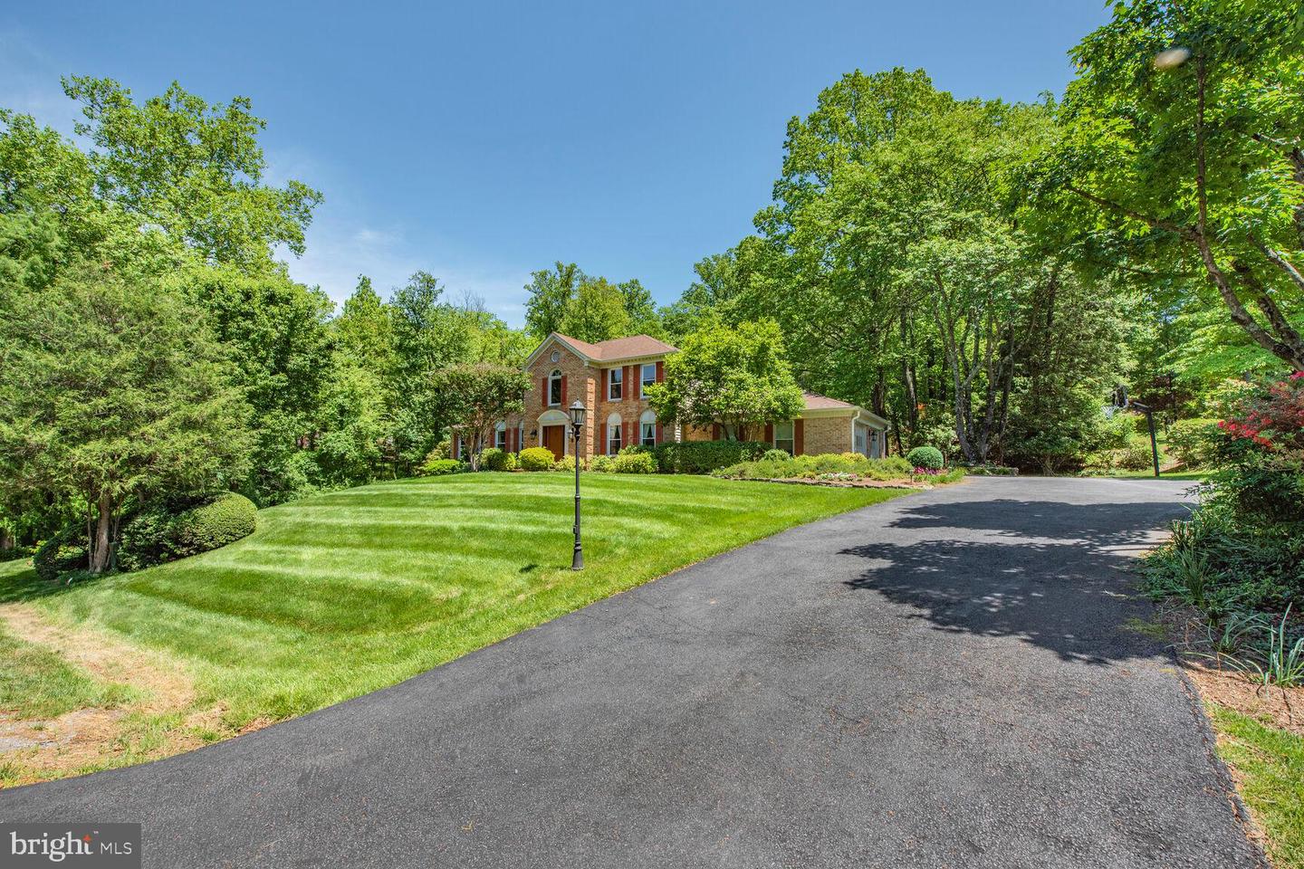 981 OLD HOLLY DR, GREAT FALLS, Virginia 22066, 5 Bedrooms Bedrooms, ,3 BathroomsBathrooms,Residential,For sale,981 OLD HOLLY DR,VAFX2242086 MLS # VAFX2242086
