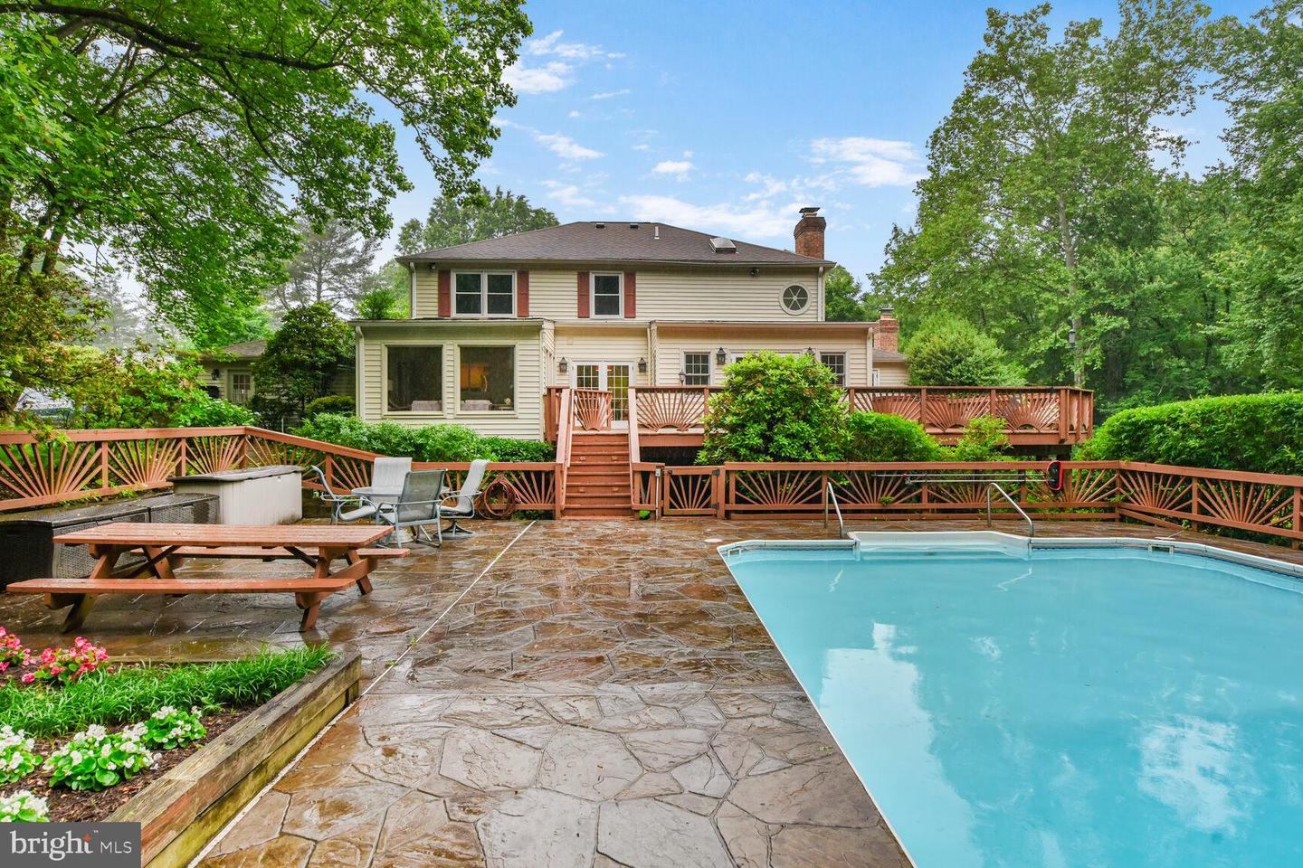 981 OLD HOLLY DR, GREAT FALLS, Virginia 22066, 5 Bedrooms Bedrooms, ,3 BathroomsBathrooms,Residential,For sale,981 OLD HOLLY DR,VAFX2242086 MLS # VAFX2242086