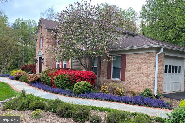 981 OLD HOLLY DR, GREAT FALLS, Virginia 22066, 5 Bedrooms Bedrooms, ,3 BathroomsBathrooms,Residential,For sale,981 OLD HOLLY DR,VAFX2242086 MLS # VAFX2242086