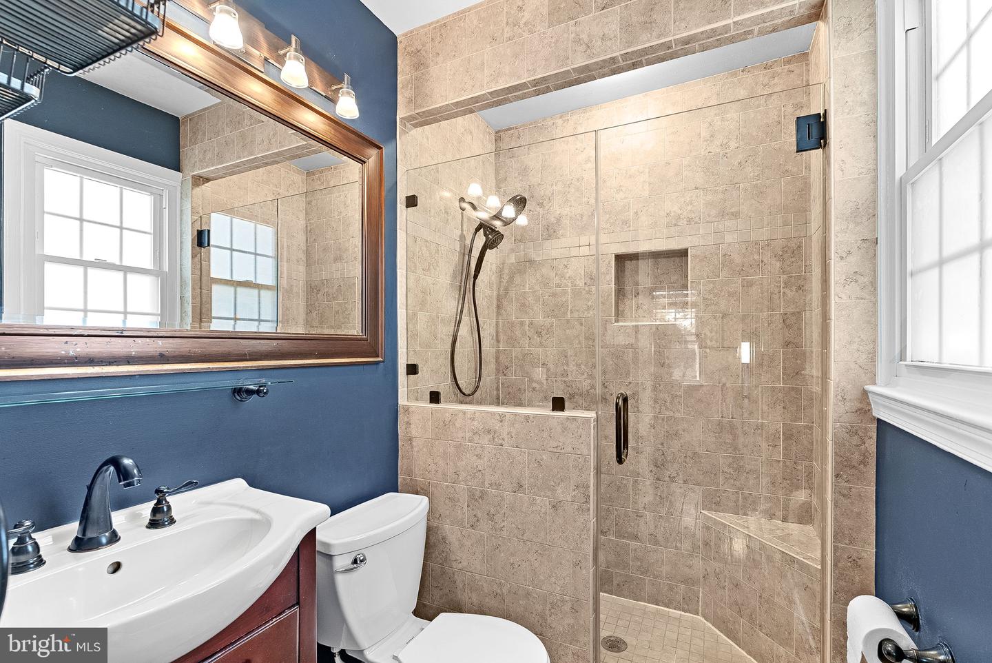 19-A W UHLER AVE, ALEXANDRIA, Virginia 22301, 3 Bedrooms Bedrooms, ,2 BathroomsBathrooms,Residential,For sale,19-A W UHLER AVE,VAAX2045544 MLS # VAAX2045544