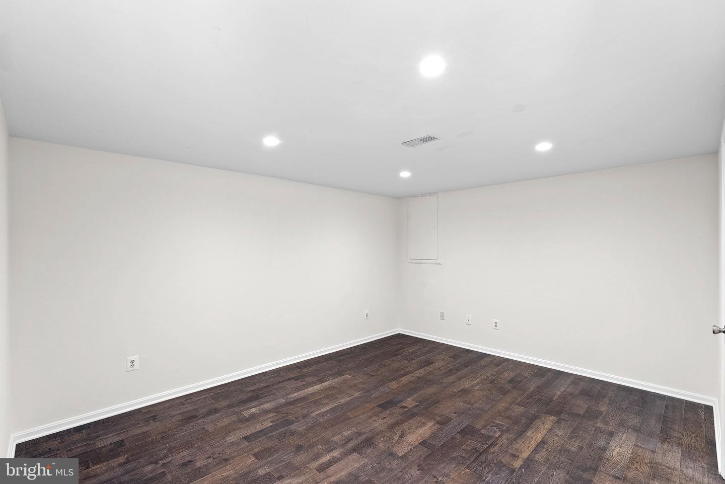 19-A W UHLER AVE, ALEXANDRIA, Virginia 22301, 3 Bedrooms Bedrooms, ,2 BathroomsBathrooms,Residential,For sale,19-A W UHLER AVE,VAAX2045544 MLS # VAAX2045544