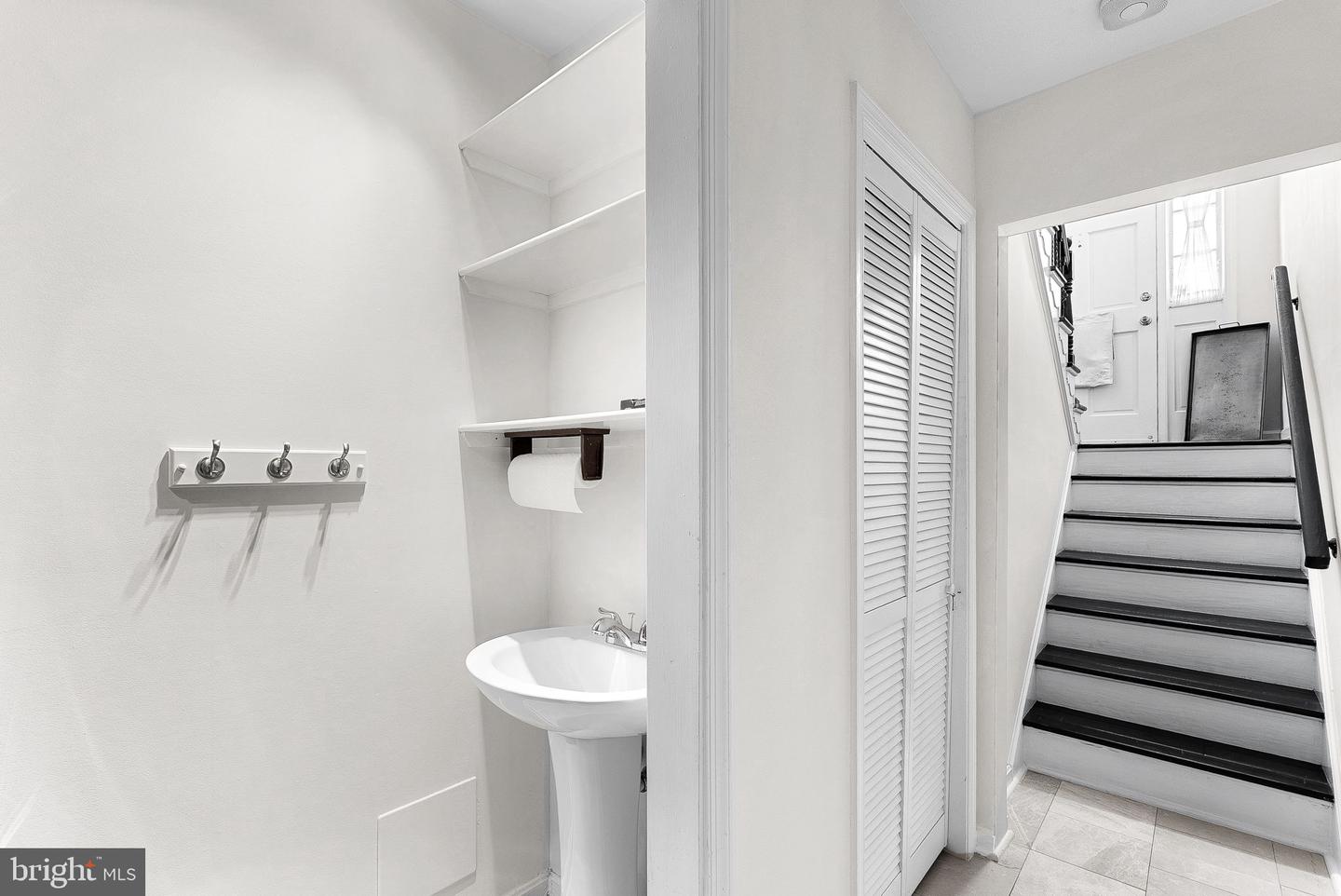 19-A W UHLER AVE, ALEXANDRIA, Virginia 22301, 3 Bedrooms Bedrooms, ,2 BathroomsBathrooms,Residential,For sale,19-A W UHLER AVE,VAAX2045544 MLS # VAAX2045544