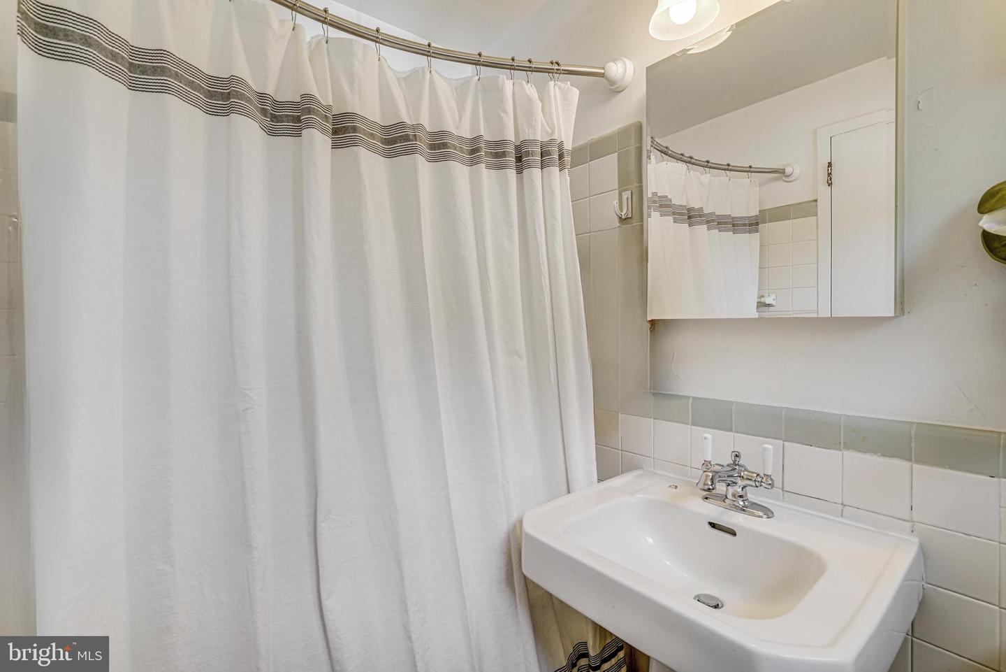 1653 MOUNT EAGLE PL, ALEXANDRIA, Virginia 22302, 3 Bedrooms Bedrooms, ,2 BathroomsBathrooms,Residential,For sale,1653 MOUNT EAGLE PL,VAAX2045574 MLS # VAAX2045574