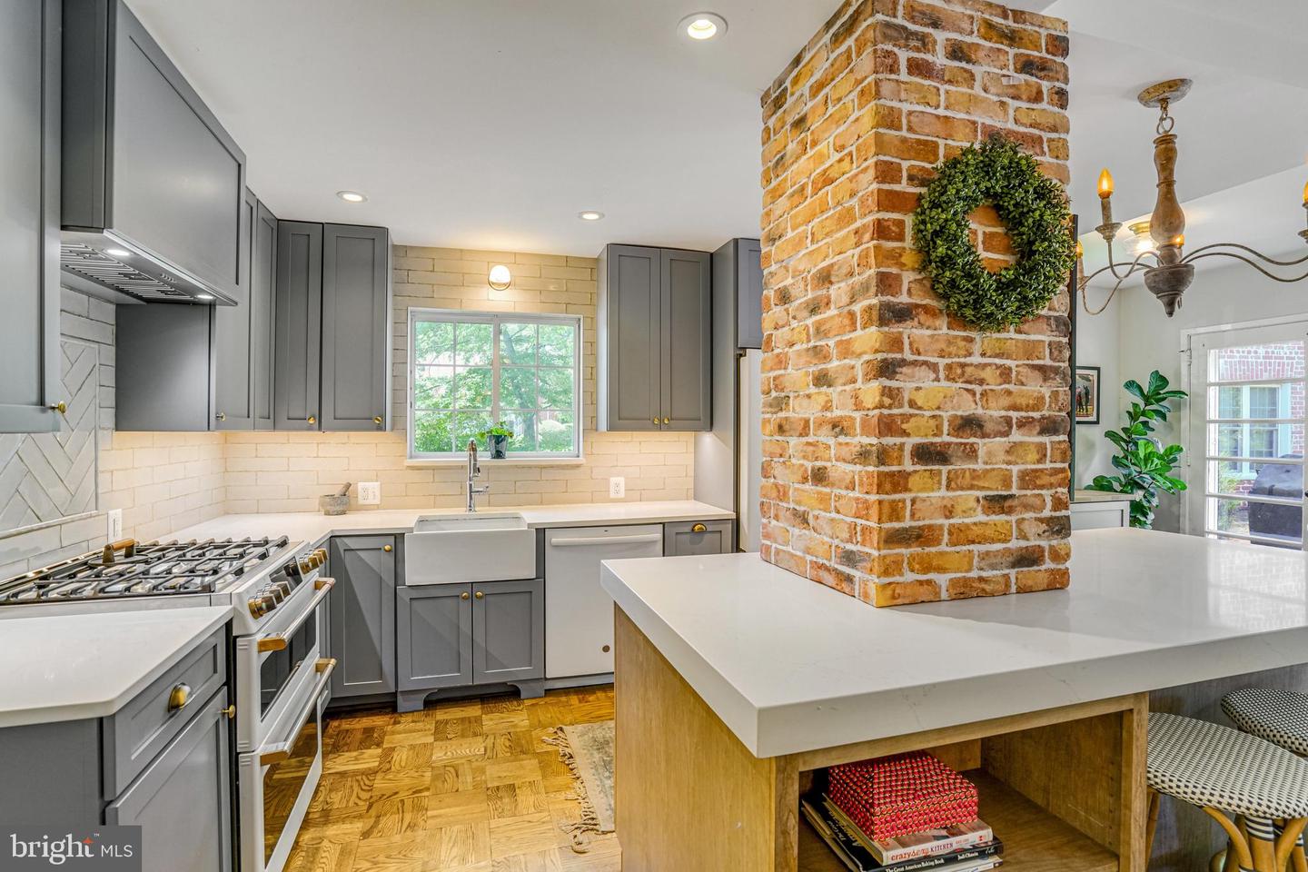 1653 MOUNT EAGLE PL, ALEXANDRIA, Virginia 22302, 3 Bedrooms Bedrooms, ,2 BathroomsBathrooms,Residential,For sale,1653 MOUNT EAGLE PL,VAAX2045574 MLS # VAAX2045574
