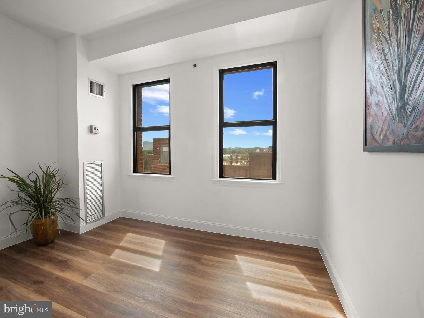 2515 K ST NW #807, WASHINGTON, District Of Columbia 20037, 1 Bedroom Bedrooms, ,1 BathroomBathrooms,Residential,For sale,2515 K ST NW #807,DCDC2201806 MLS # DCDC2201806