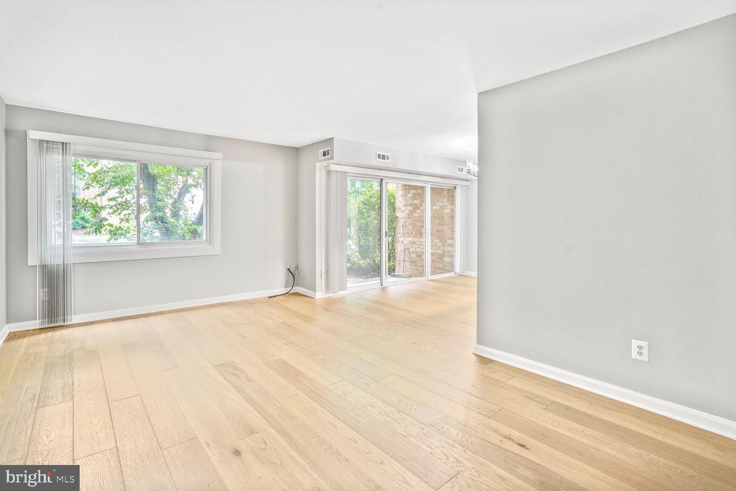 8001 CHANUTE PL #16/5, FALLS CHURCH, Virginia 22042, 3 Bedrooms Bedrooms, ,2 BathroomsBathrooms,Residential,For sale,8001 CHANUTE PL #16/5,VAFX2242386 MLS # VAFX2242386