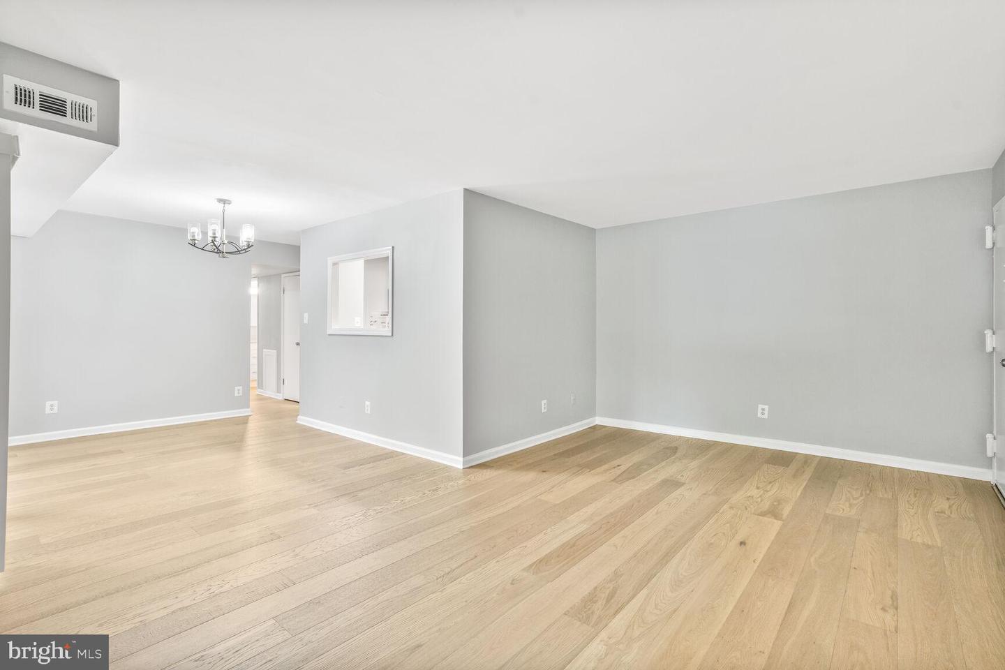 8001 CHANUTE PL #16/5, FALLS CHURCH, Virginia 22042, 3 Bedrooms Bedrooms, ,2 BathroomsBathrooms,Residential,For sale,8001 CHANUTE PL #16/5,VAFX2242386 MLS # VAFX2242386