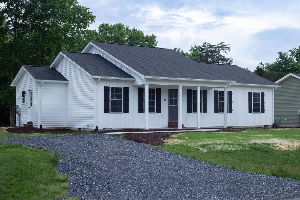 49 EVERGREEN CT, GROTTOES, Virginia 24441, 3 Bedrooms Bedrooms, ,2 BathroomsBathrooms,Residential,49 EVERGREEN CT,664933 MLS # 664933