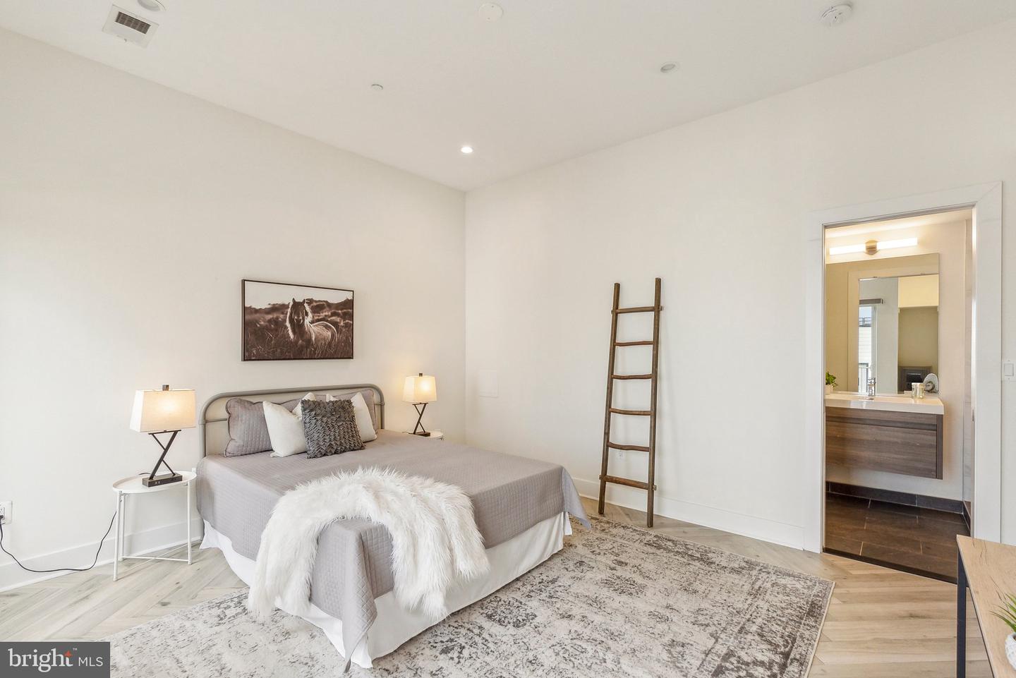 1214 QUEEN ST NE #2, WASHINGTON, District Of Columbia 20002, 3 Bedrooms Bedrooms, 7 Rooms Rooms,3 BathroomsBathrooms,Residential,For sale,1214 QUEEN ST NE #2,DCDC2201966 MLS # DCDC2201966