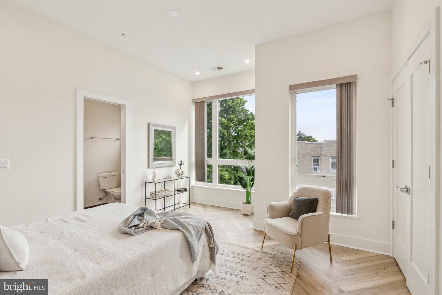 1214 QUEEN ST NE #2, WASHINGTON, District Of Columbia 20002, 3 Bedrooms Bedrooms, 7 Rooms Rooms,3 BathroomsBathrooms,Residential,For sale,1214 QUEEN ST NE #2,DCDC2201966 MLS # DCDC2201966