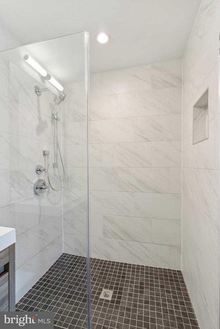1214 QUEEN ST NE #2, WASHINGTON, District Of Columbia 20002, 3 Bedrooms Bedrooms, 7 Rooms Rooms,3 BathroomsBathrooms,Residential,For sale,1214 QUEEN ST NE #2,DCDC2201966 MLS # DCDC2201966