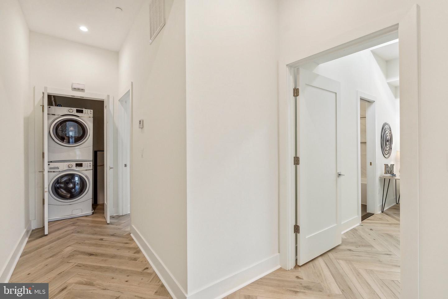 1214 QUEEN ST NE #2, WASHINGTON, District Of Columbia 20002, 3 Bedrooms Bedrooms, 7 Rooms Rooms,3 BathroomsBathrooms,Residential,For sale,1214 QUEEN ST NE #2,DCDC2201966 MLS # DCDC2201966