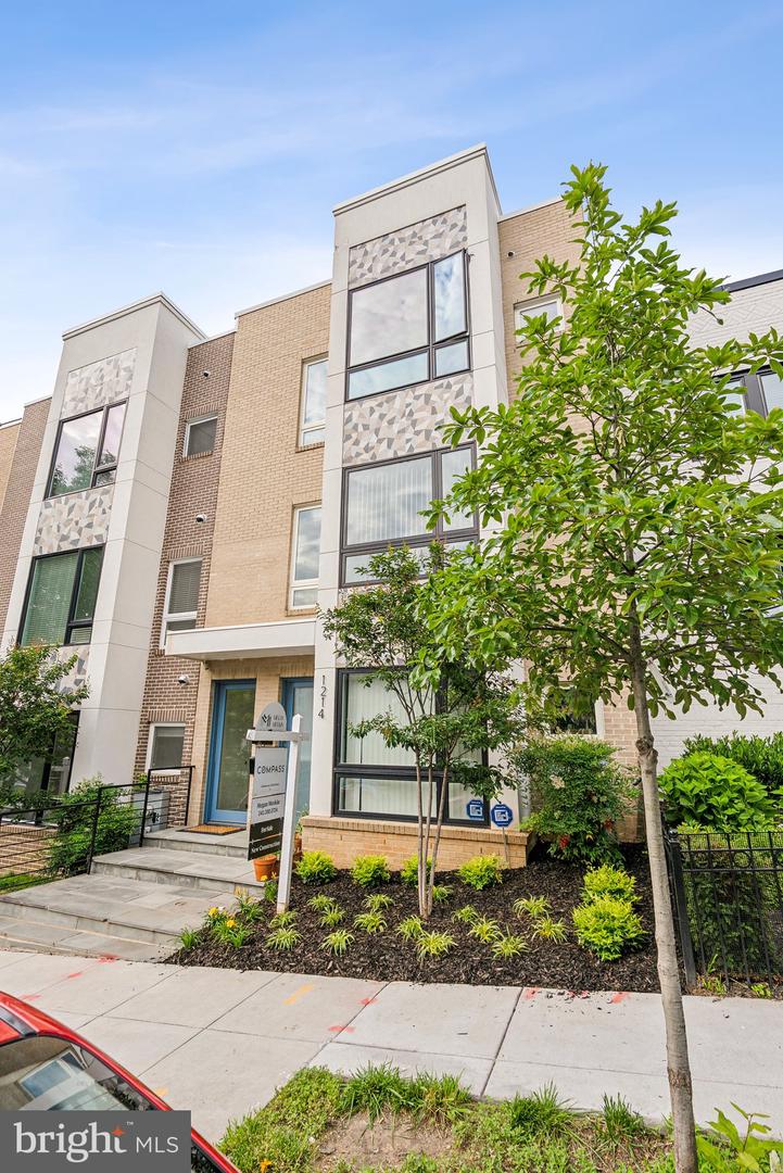 1214 QUEEN ST NE #2, WASHINGTON, District Of Columbia 20002, 3 Bedrooms Bedrooms, 7 Rooms Rooms,3 BathroomsBathrooms,Residential,For sale,1214 QUEEN ST NE #2,DCDC2201966 MLS # DCDC2201966