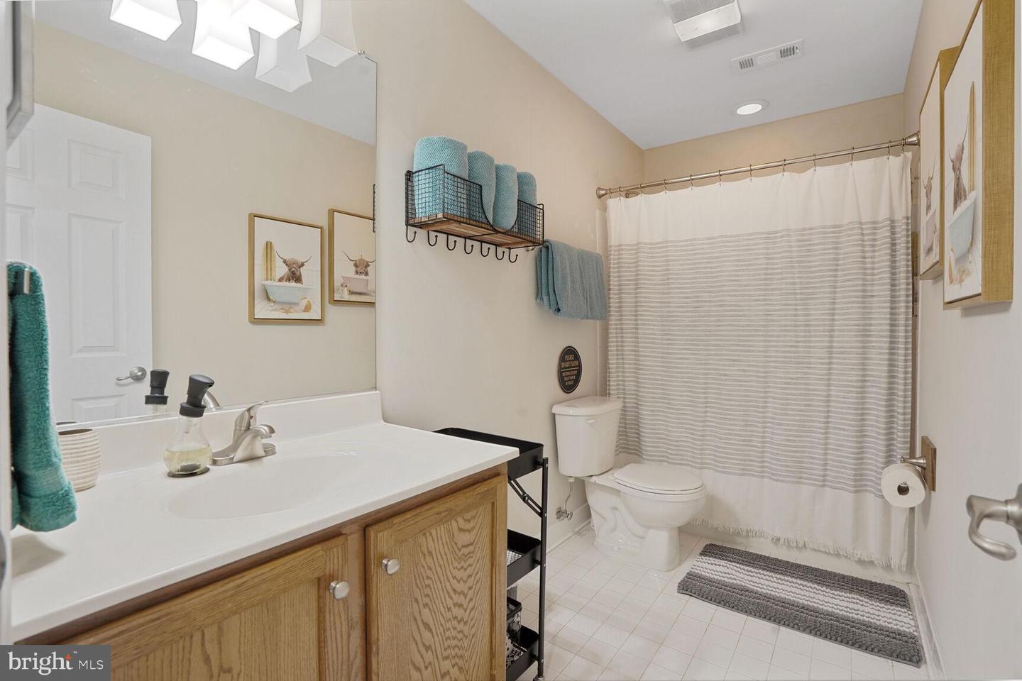 5040 HUMMINGBIRD LN, WARRENTON, Virginia 20187, 5 Bedrooms Bedrooms, ,4 BathroomsBathrooms,Residential,For sale,5040 HUMMINGBIRD LN,VAFQ2016738 MLS # VAFQ2016738