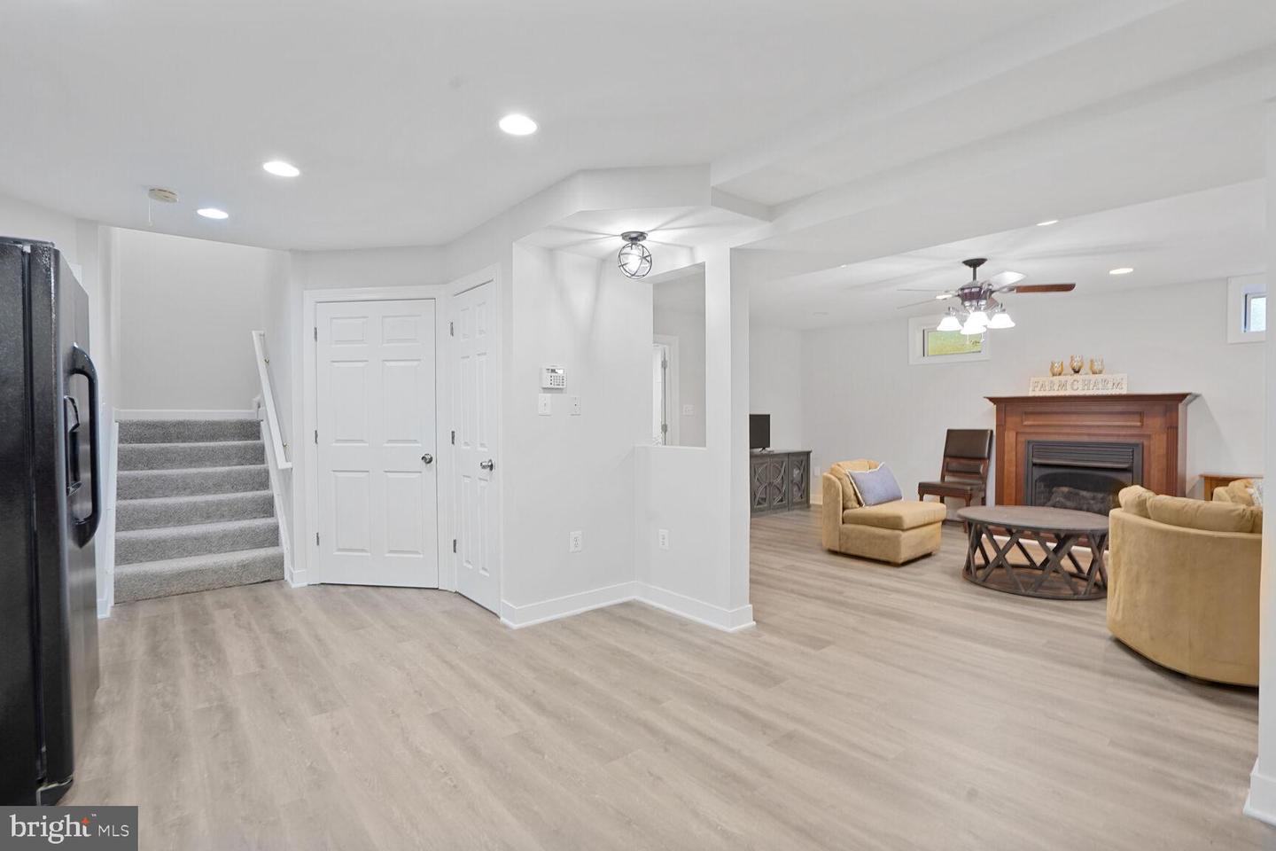 5040 HUMMINGBIRD LN, WARRENTON, Virginia 20187, 5 Bedrooms Bedrooms, ,4 BathroomsBathrooms,Residential,For sale,5040 HUMMINGBIRD LN,VAFQ2016738 MLS # VAFQ2016738