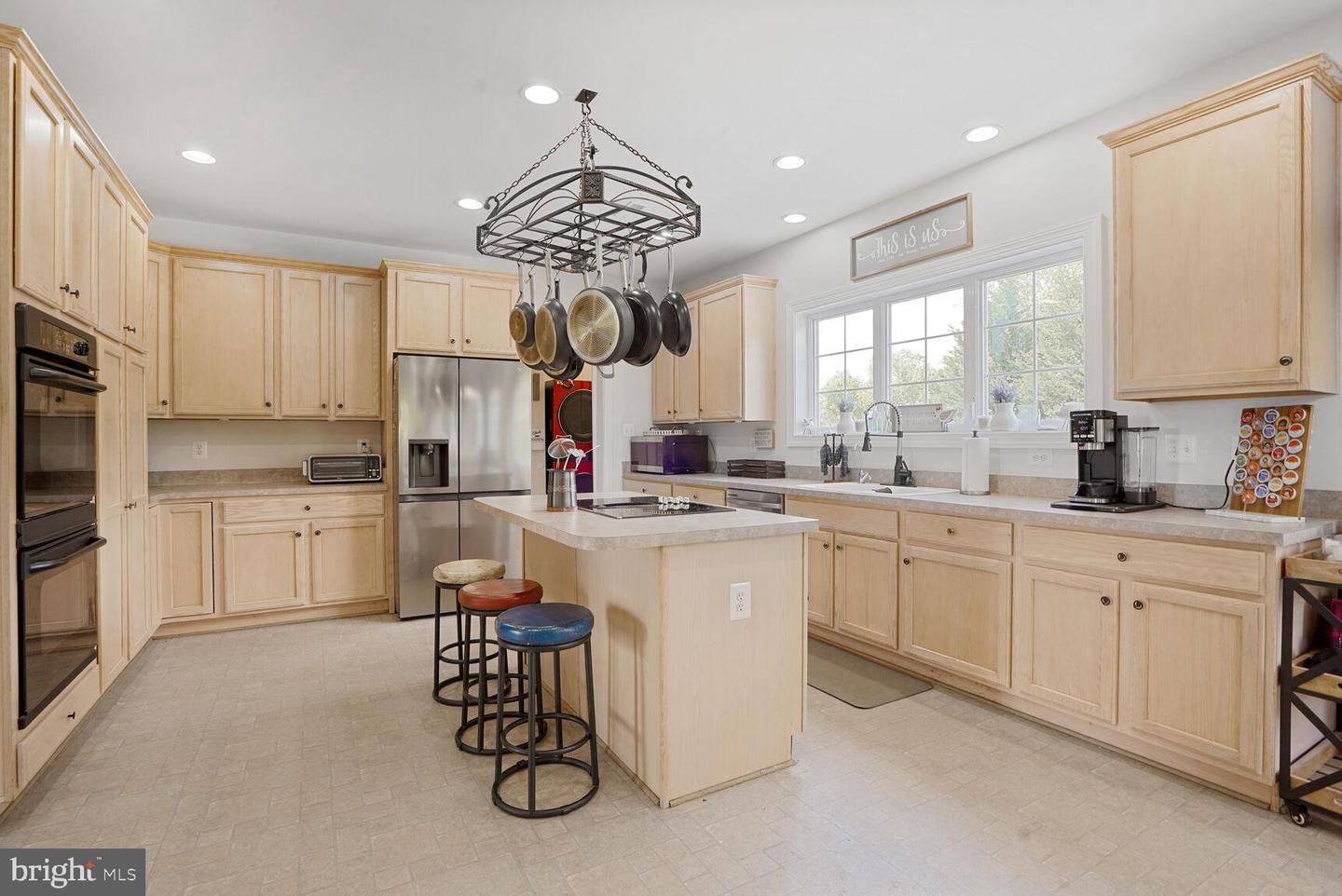 5040 HUMMINGBIRD LN, WARRENTON, Virginia 20187, 5 Bedrooms Bedrooms, ,4 BathroomsBathrooms,Residential,For sale,5040 HUMMINGBIRD LN,VAFQ2016738 MLS # VAFQ2016738